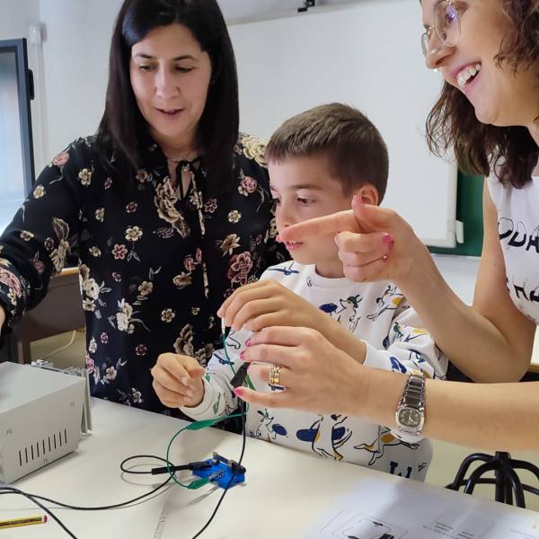 3.ª Sessão: Ciência Divertida para os mais Novos - Workshop laboratorial / Laboratório Aberto
